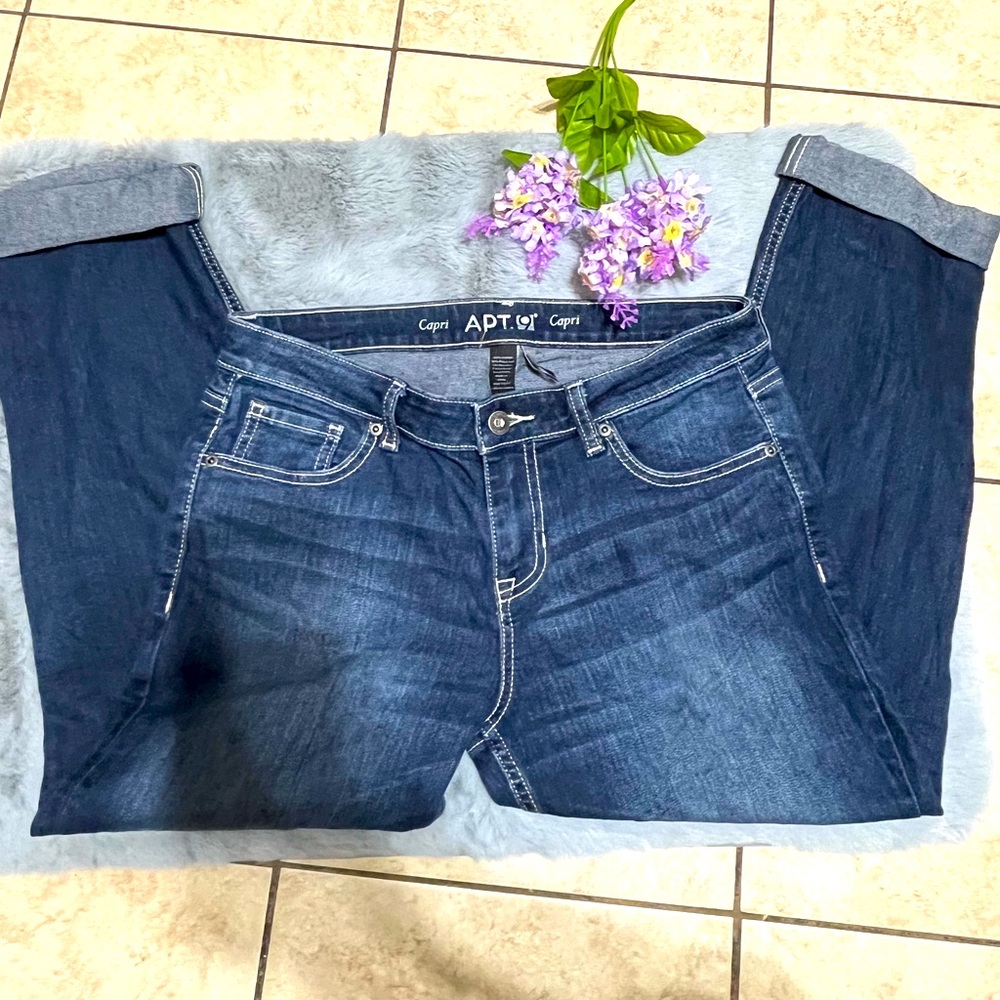 Apt. 9 capri Dark Jeans size 6